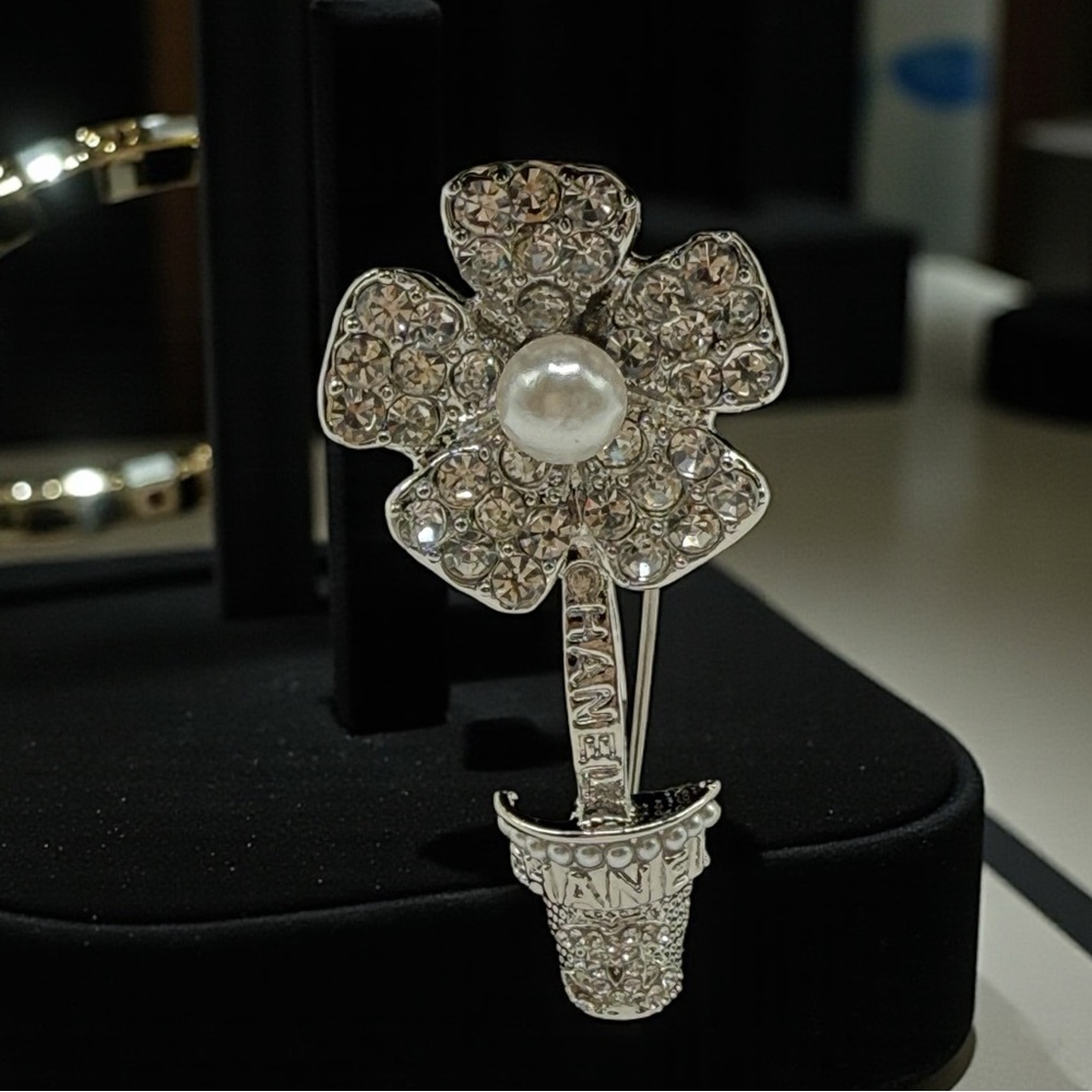 Elegant Silver Flower Brooch with pearl and sparkling crystal Accent Silvertone